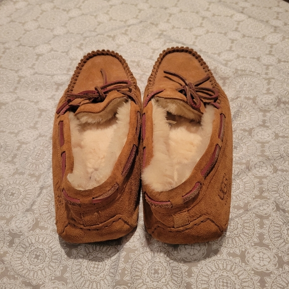 UGG Slippers size 8 - Picture 4 of 8